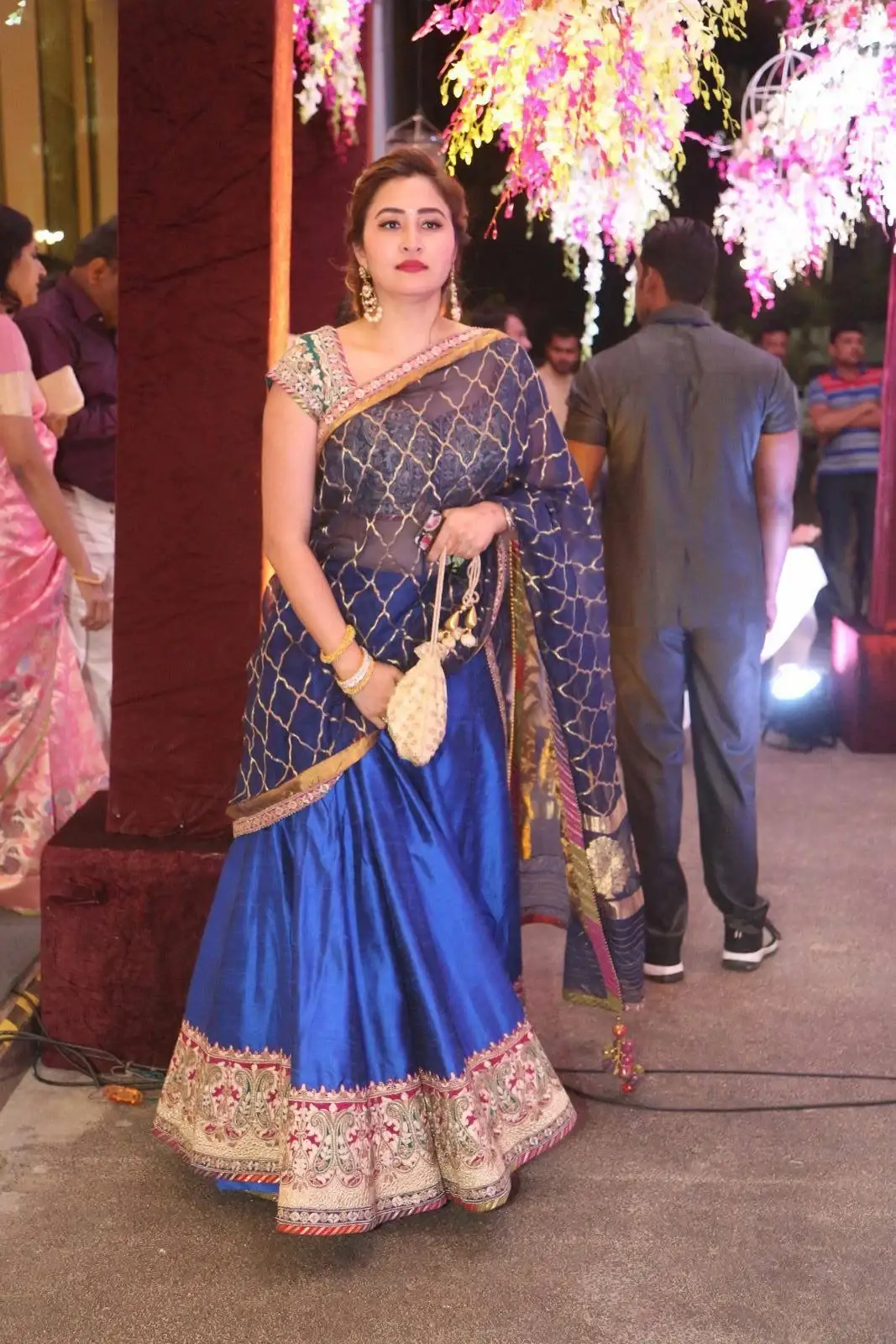 INDIAN BADMINTON PLAYER JWALA GUTTA IN TRADITIONAL BLUE SAREE 4